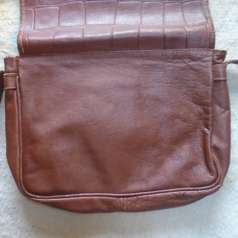 Boho Leather Shoulder Bag is a 70s Vintage Purse - Picture 4 of 12